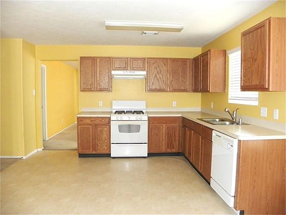 4th image of 514 Starksboro Ct