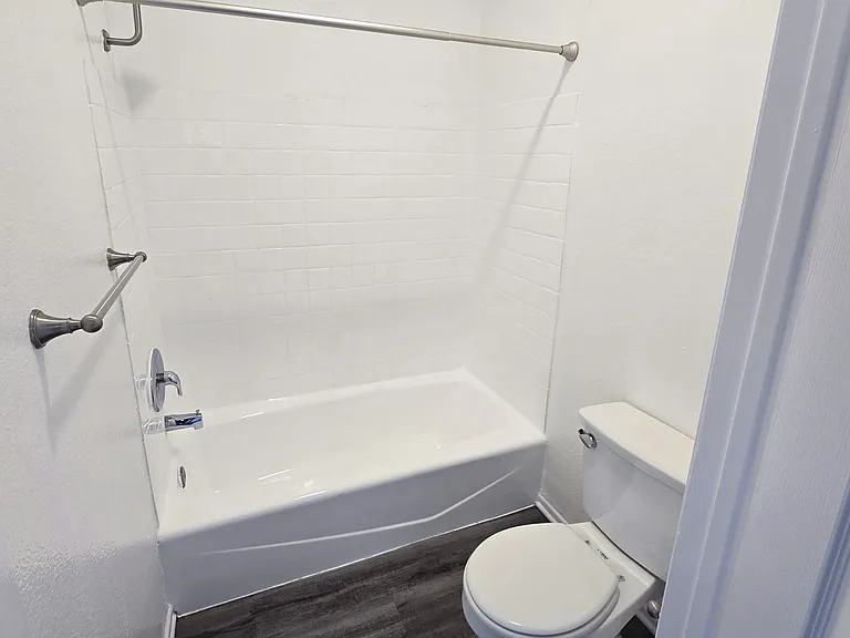 685 Kelton Ave — Photo 30