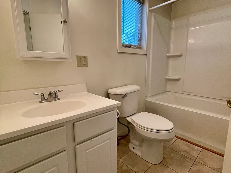28 Railroad Ave — Photo 6