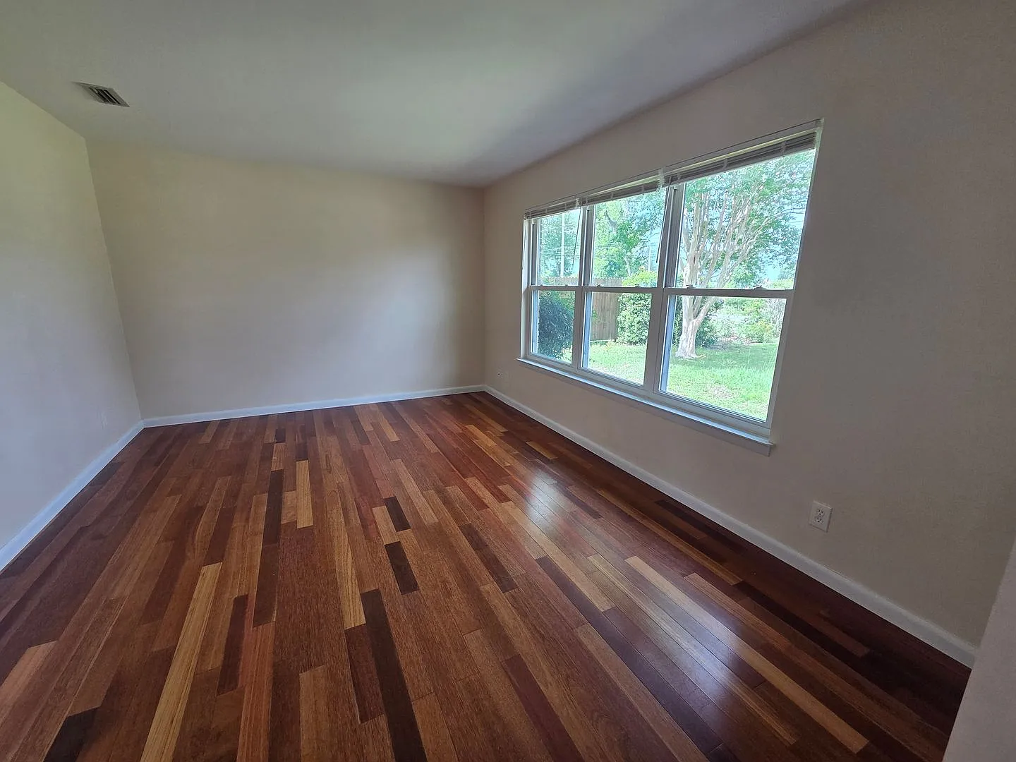 Spacious 3bed/2ba Home In Established, Conveniently Located Neighborhood! *Specail: $500 Off 1st ... — Photo 3