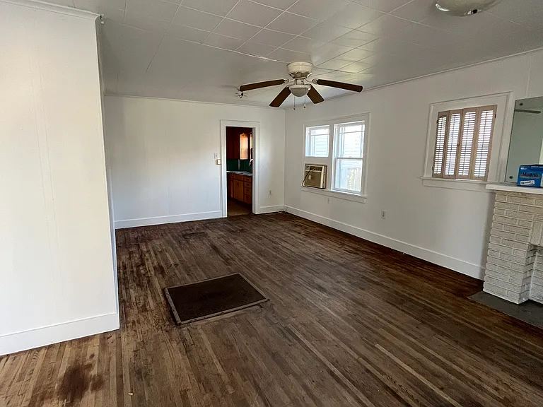 109 S Wald Ave — Photo 4