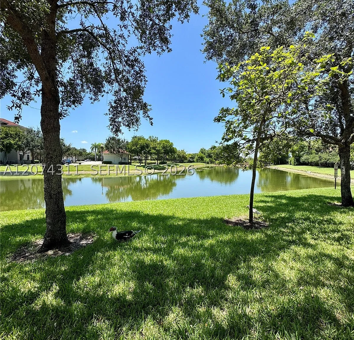 2 bed, 2.5 bath, 1628 sqft, $2,999 — Photo 3