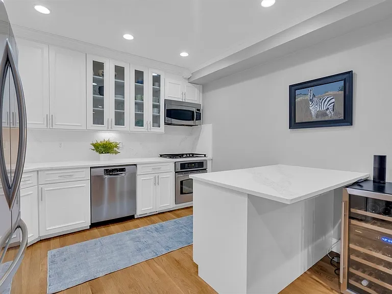 26 Yarmouth St #1 — Photo 10