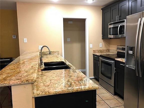 2nd image of 2921 Williamsburg Dr