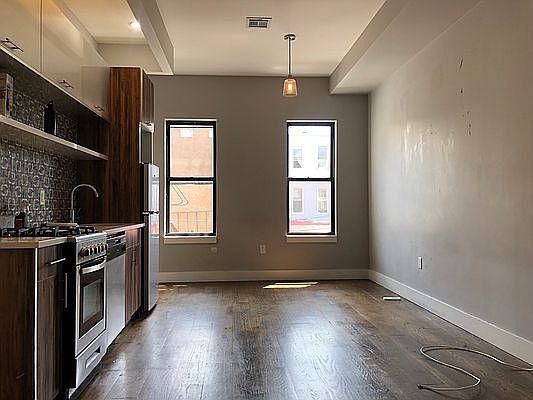 2nd image of 112 Woodbine St #3