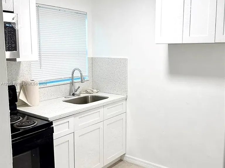 6201 SW 37th Ct #1A — Photo 2