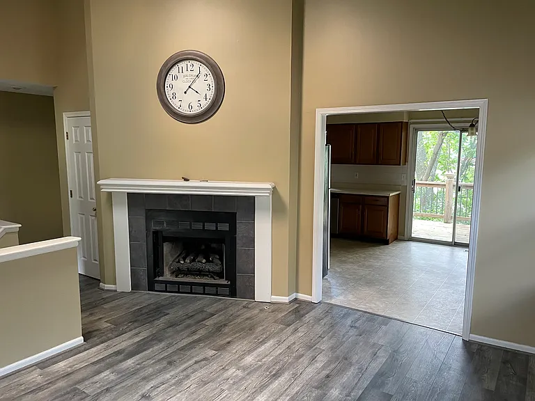 1910 Barber Ave — Photo 1