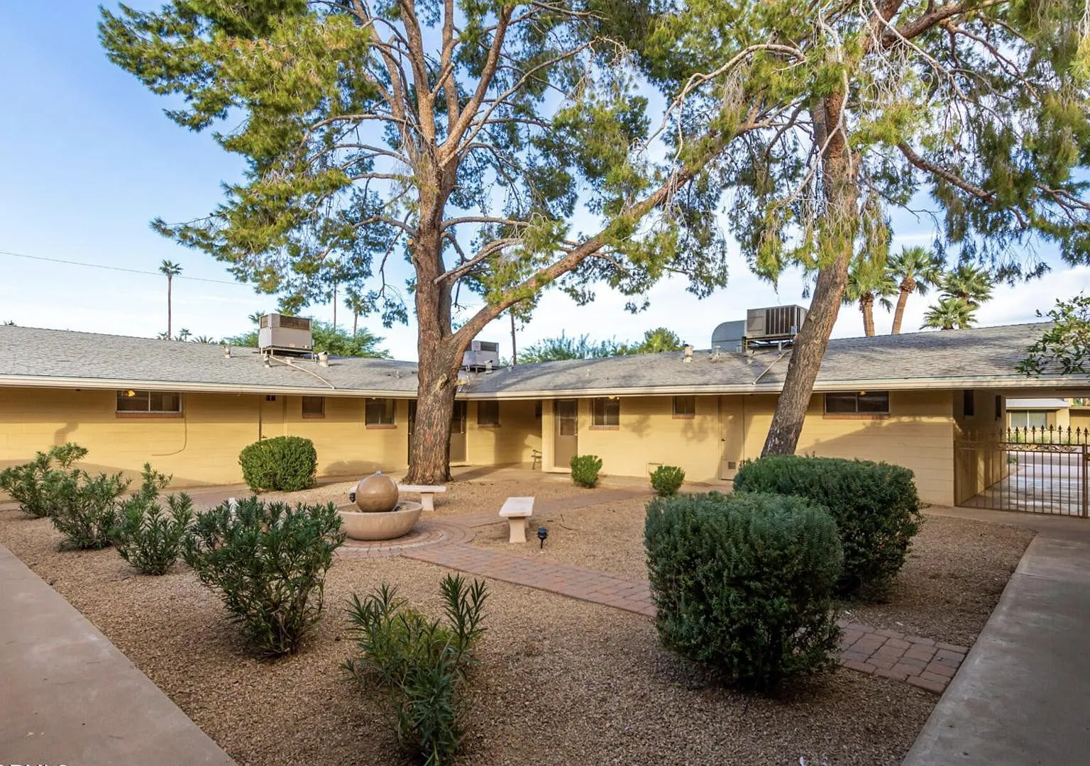 2 bed, 1.0 bath, 907 sqft, $1,450 — Photo 3