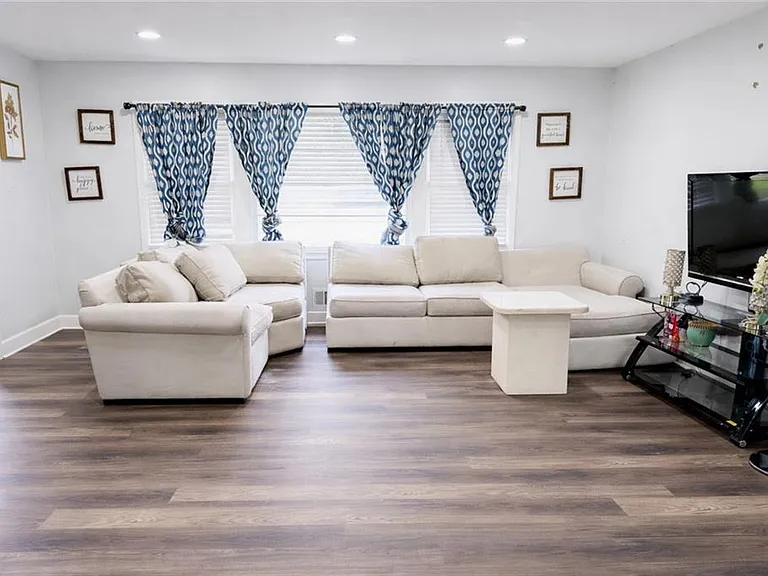 3749 Pin Oak Cir — Photo 4