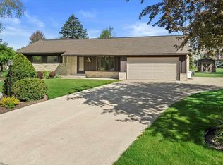 N78W16328 Community Dr, Menomonee Falls, WI 53051