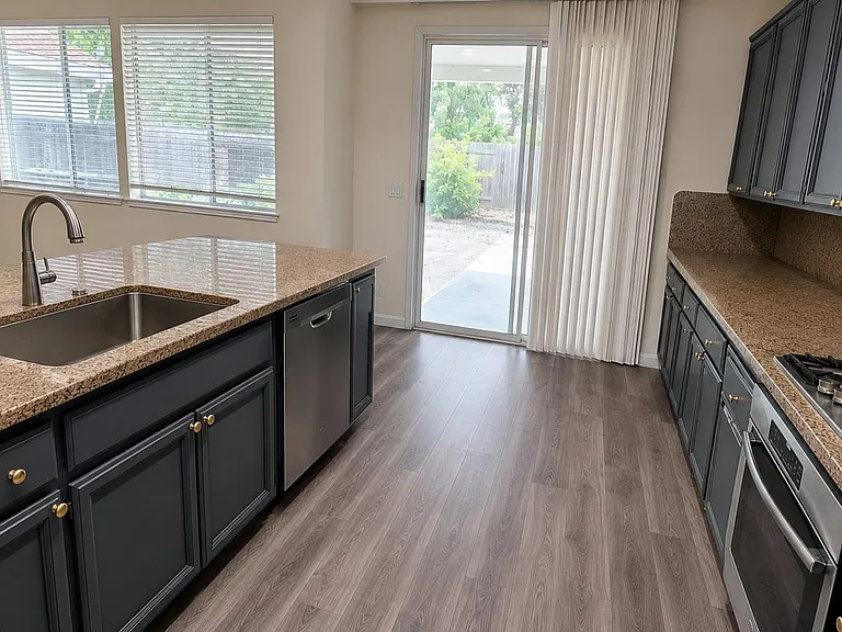 261 Oxburough Dr — Photo 7