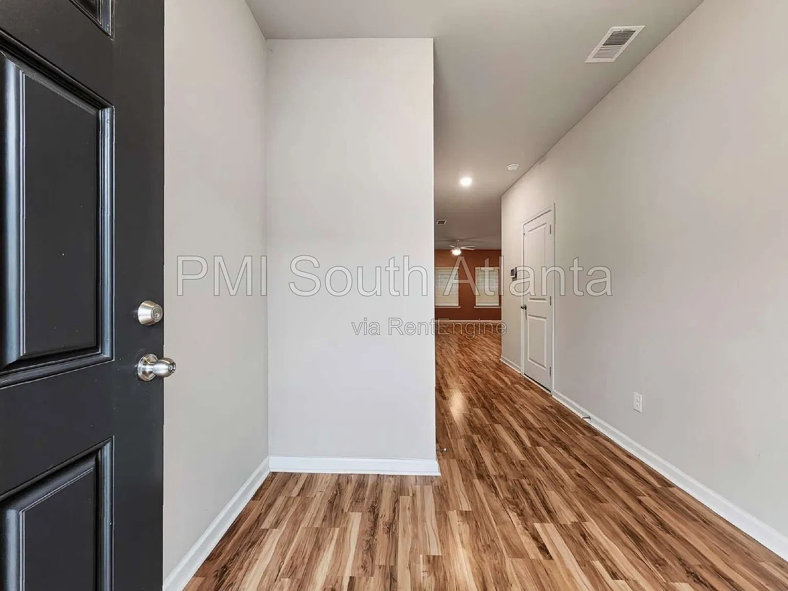 3 bed, 2.5 bath, 1668 sqft, $2,000 — Photo 3