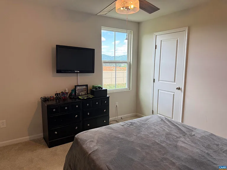 109 Walsh Ln — Photo 16