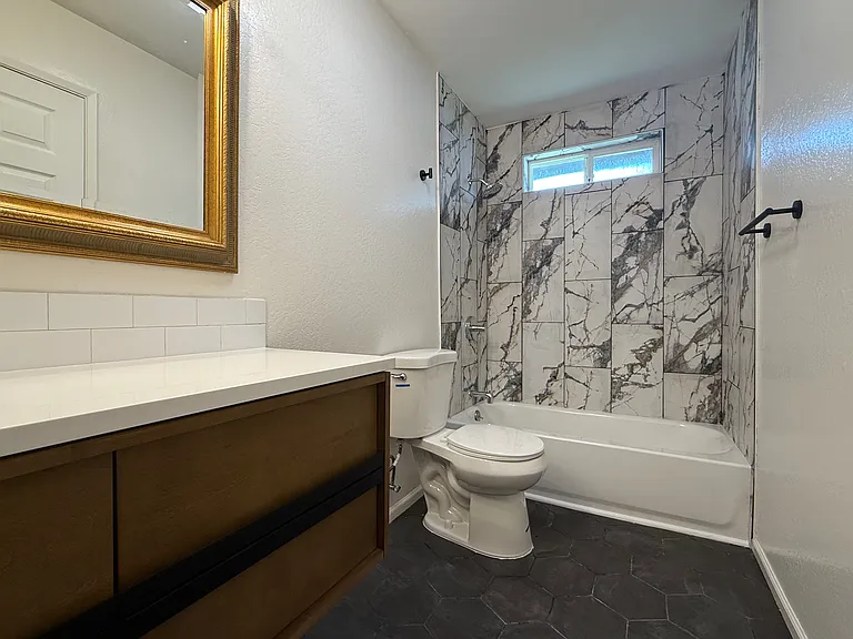 627 Willis Ave #B — Photo 5