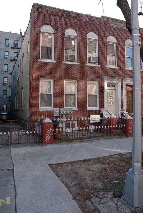 1st image of 24 Lefferts Ave #House