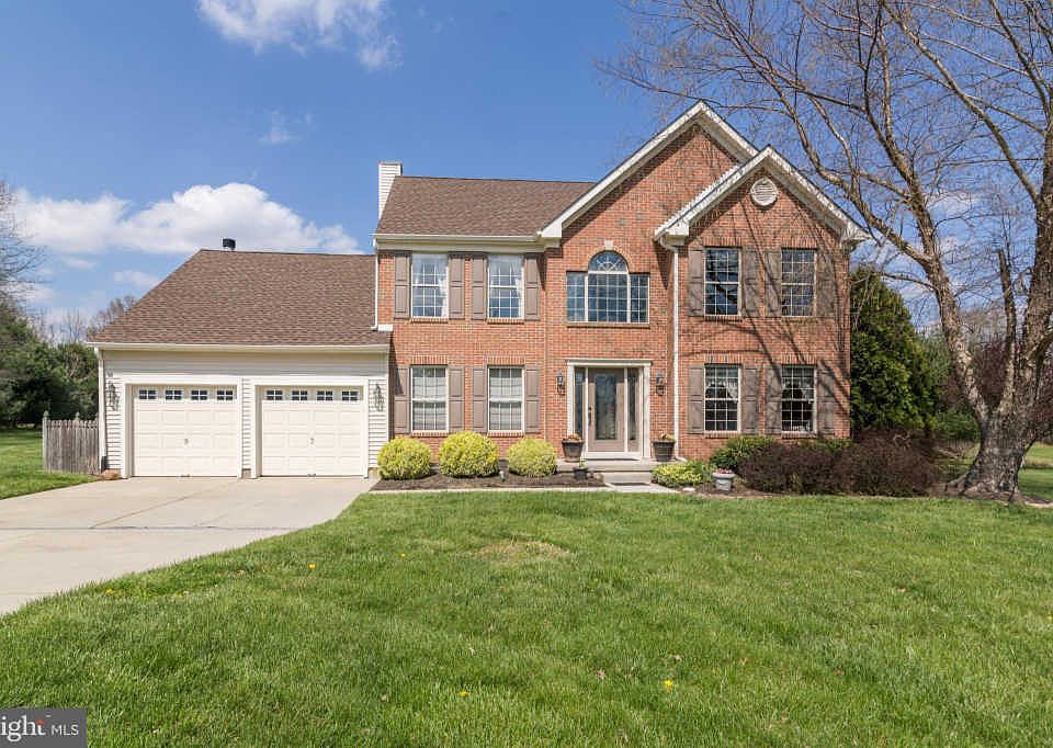 1st image of 8 Raccoon Creek Ct