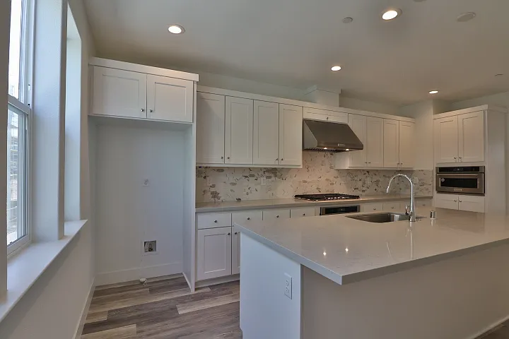 2 bed, 2.5 bath, 1307 sqft, $4,100 — Photo 4