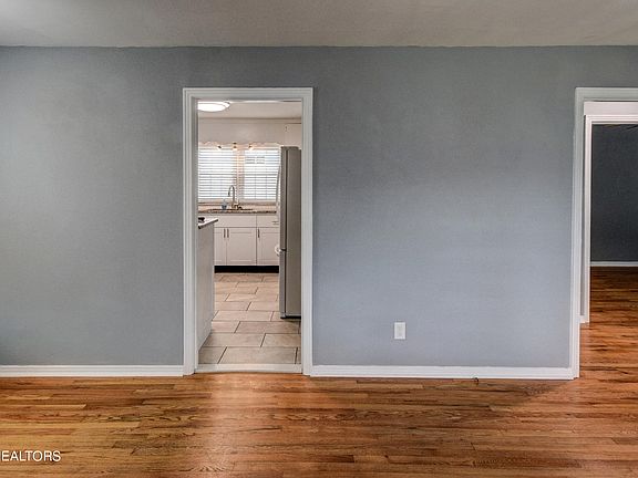 5th image of 2717 Spencer St