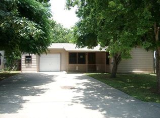 910 W 10th St, Freeport, TX 77541