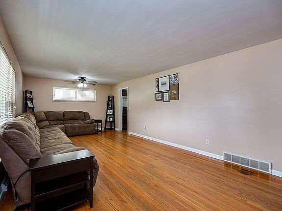 4th image of 30 Crowthers Dr