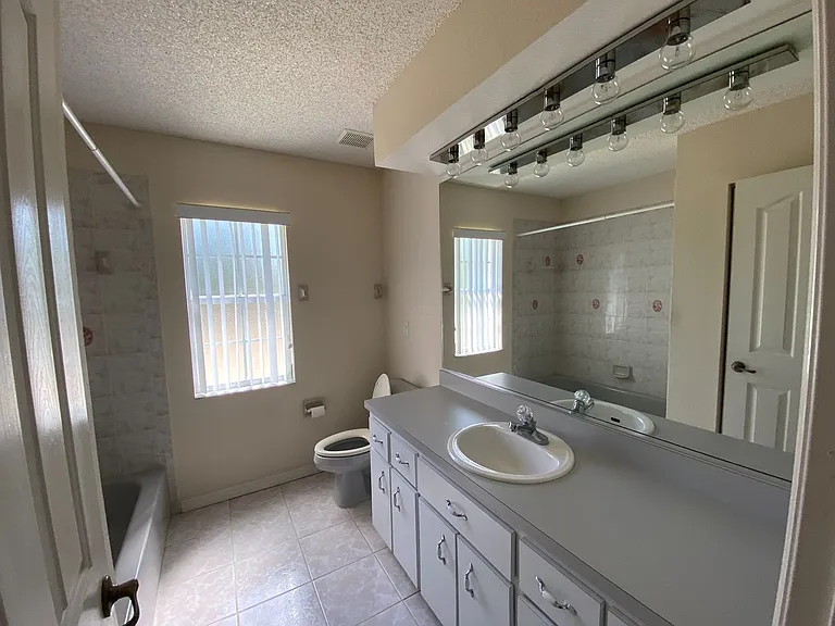 15980 SW 27th Avenue Rd — Photo 18