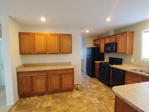 4th image of 3715 Bentwood Cir W