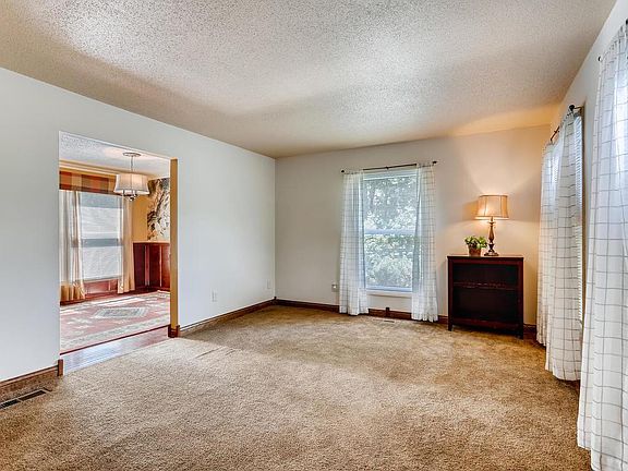 4th image of 2652 225th Ln NE