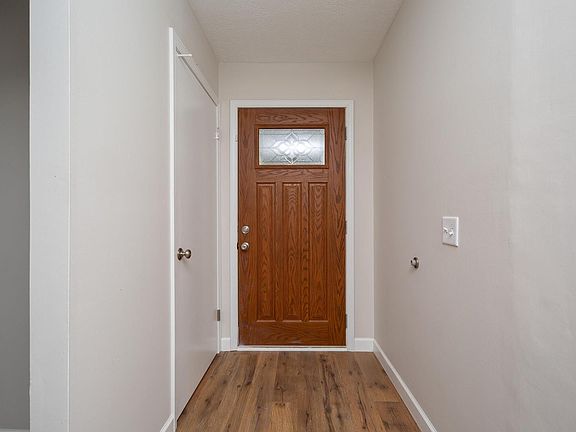 4th image of 4426 N Oak St