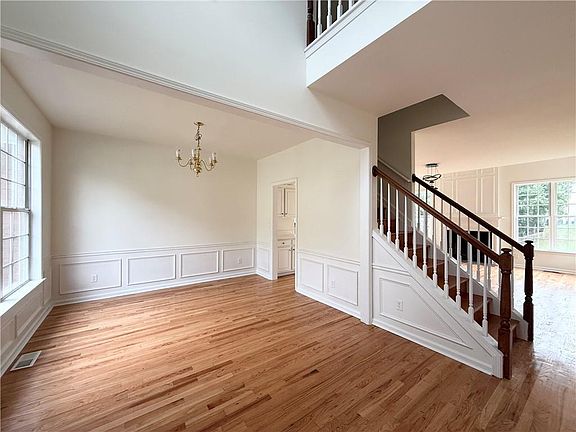 4th image of 2532 Haddenham Ln SW