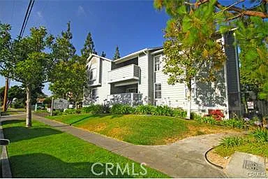 2 bed, 950 sqft, $2,700 — Photo 2