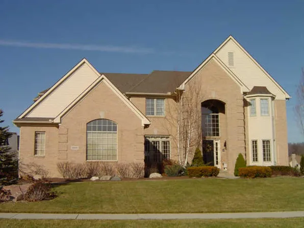 8895 Woodlore South Dr, Plymouth, MI 48170