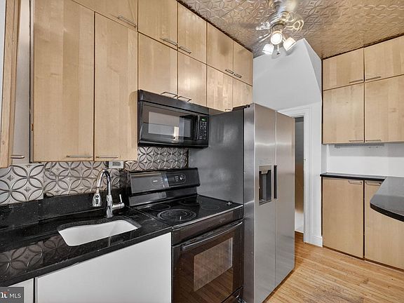 3rd image of 206 Cromwell Ter NE