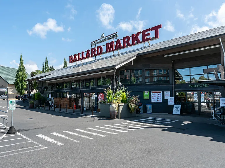 Less than 6 blocks from the Ballard Market.