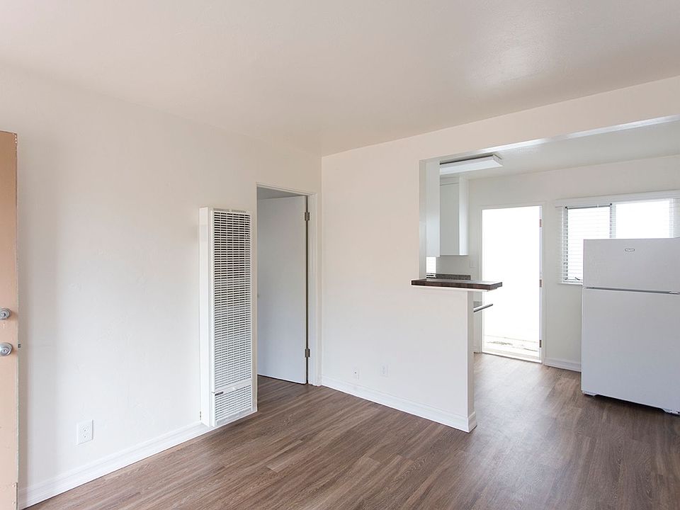 2nd image of 1849-1867 N Morena Blvd #1859
