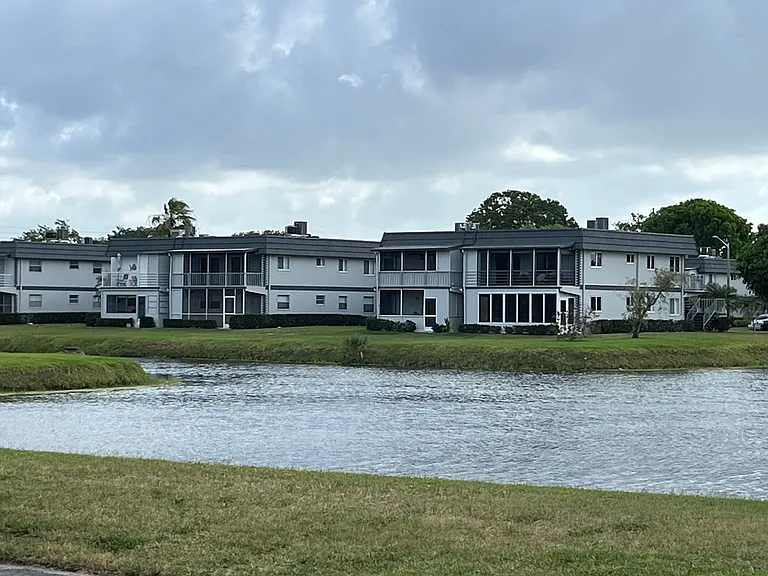 23 Saxony Cir #A — Photo 3