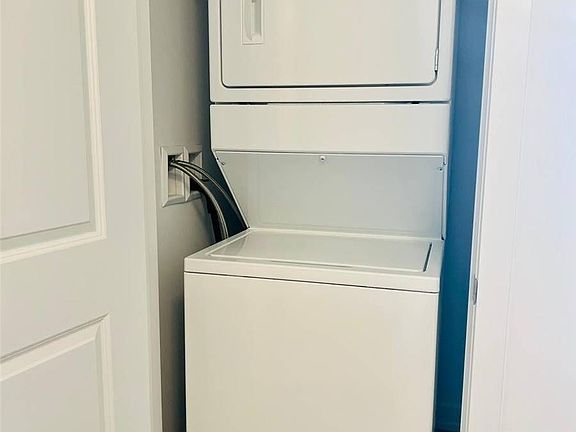 2nd image of 5055 Greenlane #311