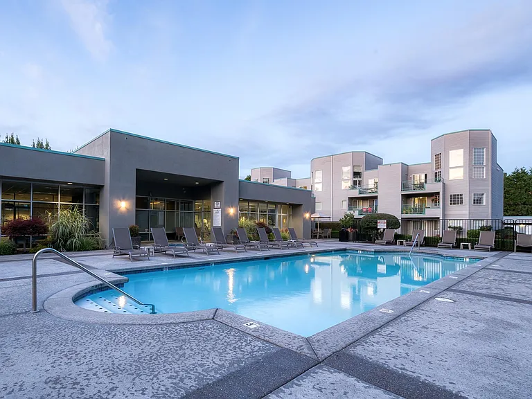 Regency Apartments — Photo 10