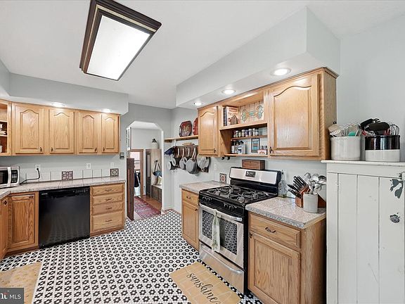 5th image of 330 Sideling Mountain Dr