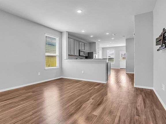 5th image of 25703 Bottlebrush Sedge St