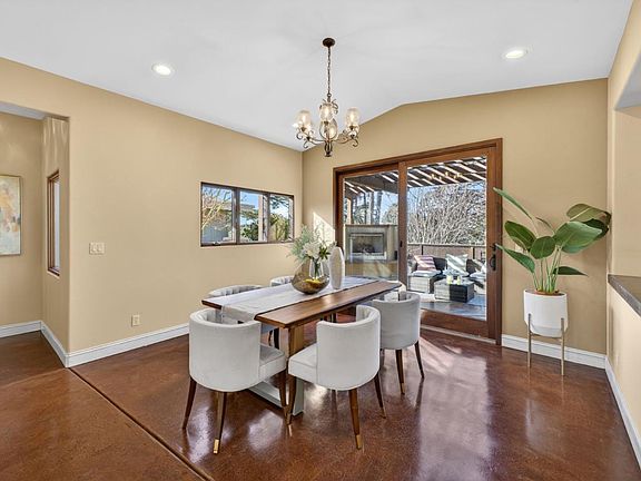 4th image of 329 Los Altos Dr