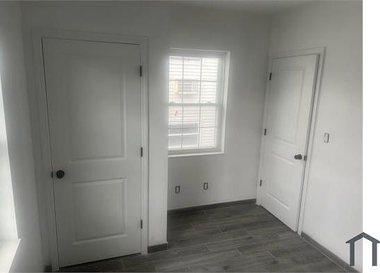 4th image of 105 Beach 31st St #2