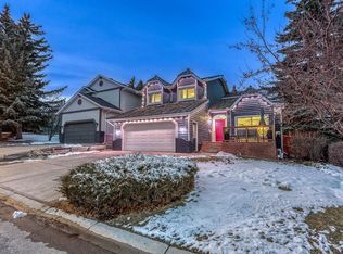 76 Stradbrooke Way SW, Calgary, AB T3H1S5