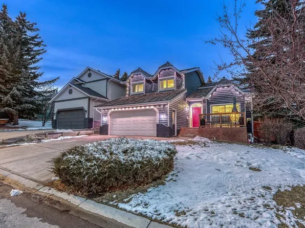 76 Stradbrooke Way SW, Calgary, AB T3H 1S5