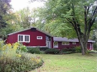 7721 Birchmont Dr, Chagrin Falls, OH 44022