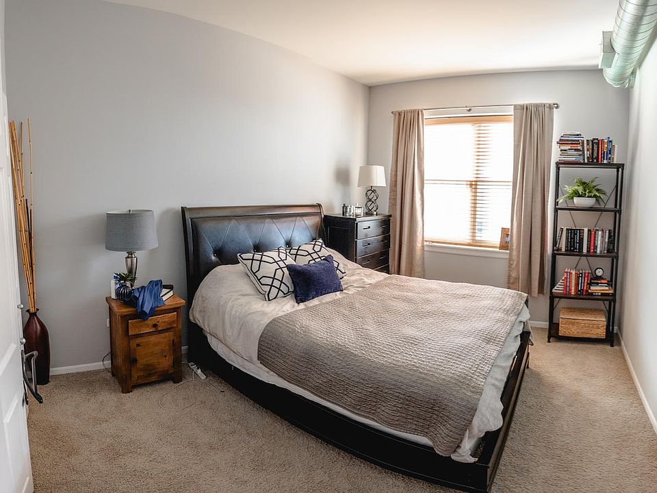 1st image of 873 N Larrabee St APT 707