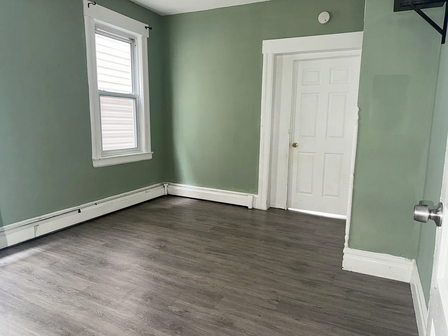 3 bed, $1,800 — Photo 2