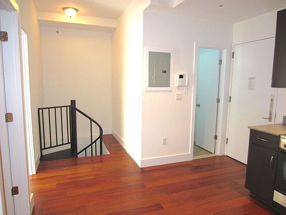 4th image of 636 E 11th St APT 1G