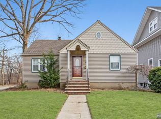 1 Courier Pl, Rutherford, NJ 07070