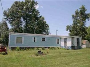 7435 N Apple Tree Ln, North Judson, IN 46366