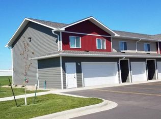 418 SW 8th St, Madison, SD 57042